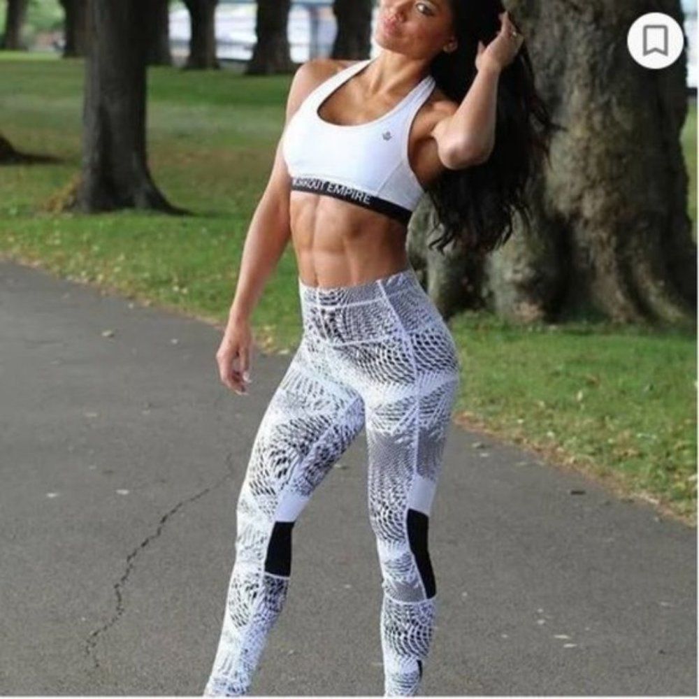 White and Black High-Waisted Leggings with Marble Print